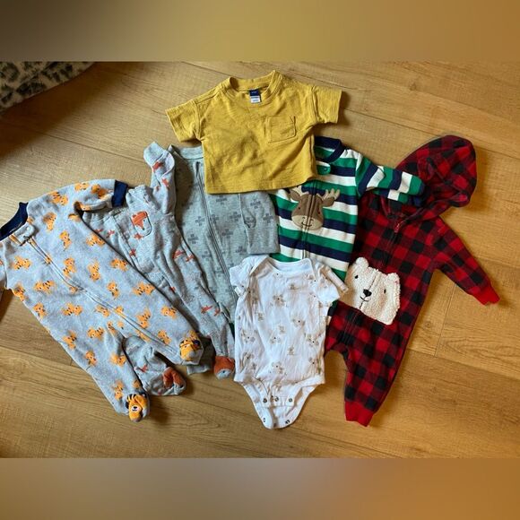 Bundle of 7 0-3 months baby boy clothes onesies/tshirt - Picture 1 of 15